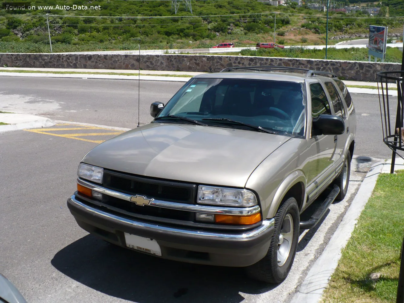 Chevrolet Blazer Blazer II (2-door, facelift 1998) 4.3 V6 SFI (190 лс) Automatic 1998 - 2005