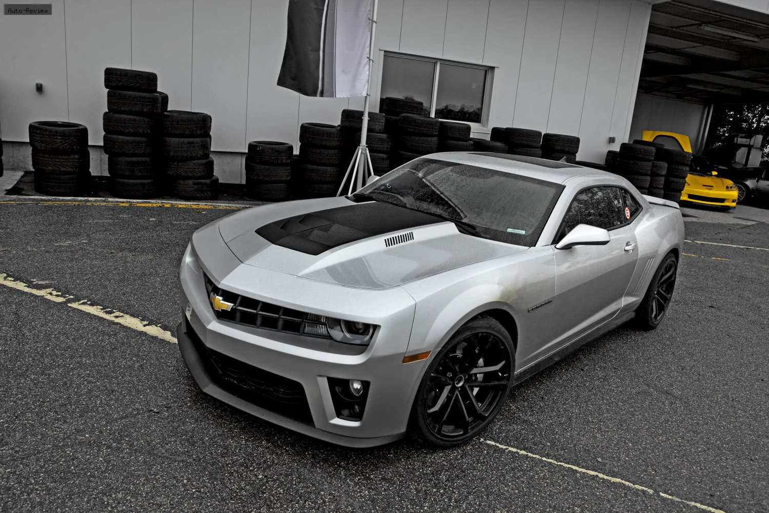 Chevrolet Camaro Camaro V ZL1 6.2 Supercharged V8 (580 лс) Hydra-Matic 2012 - 2013