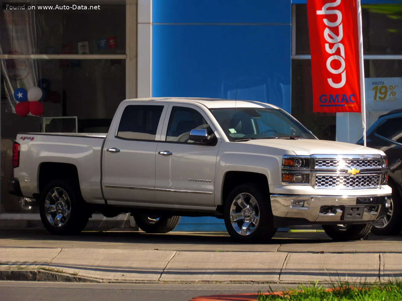 Chevrolet Silverado 3500 HD Silverado 3500 HD III (K2XX) Crew Cab Standard Box 6.6 Duramax TD V8 (397 лс) SRW Automatic 2015 - 2017 — фото 3