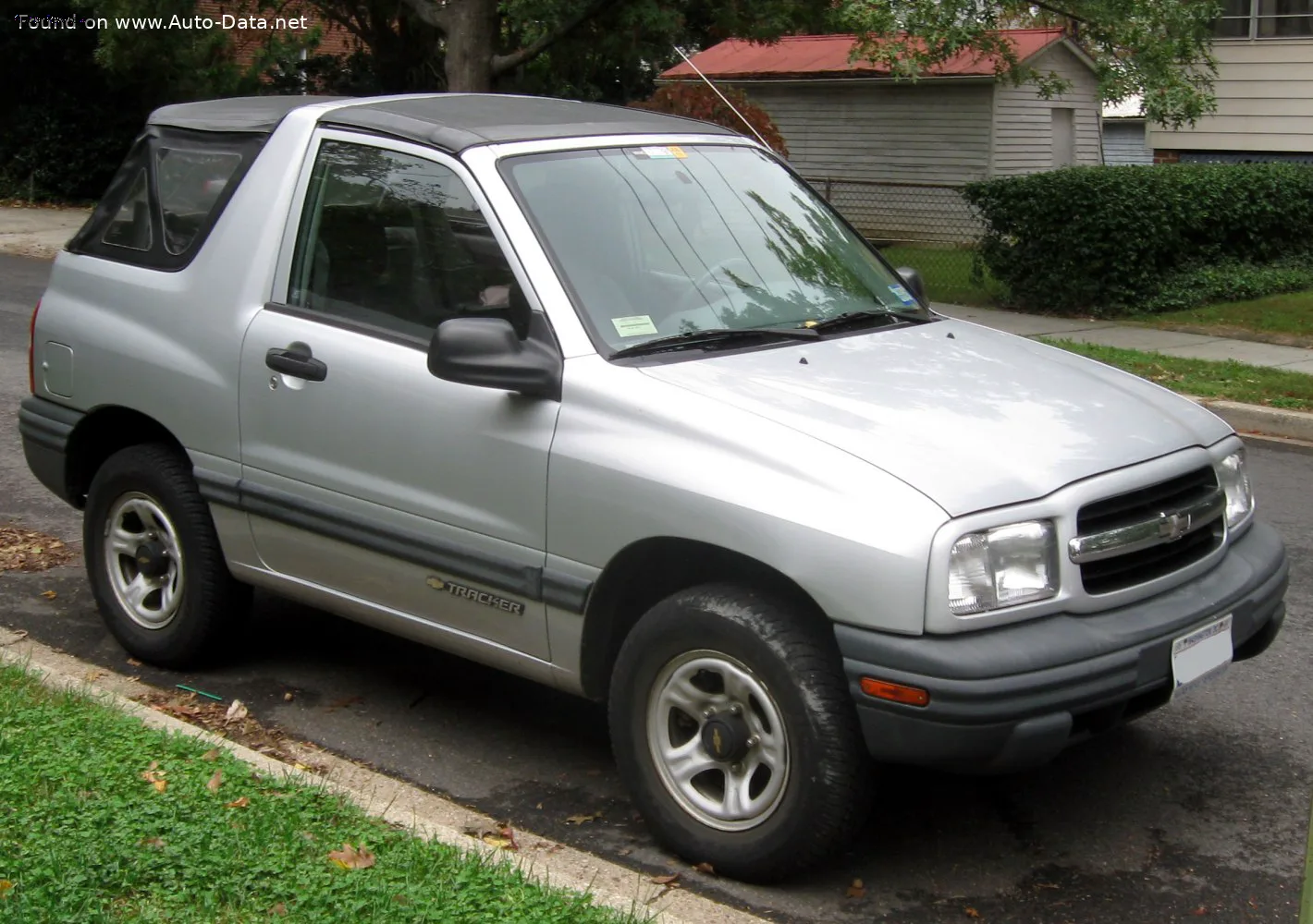 Chevrolet Tracker Tracker Convertible II 2.5 i V6 4WD (167 лс) Automatic 2001 - 2004 — фото 3