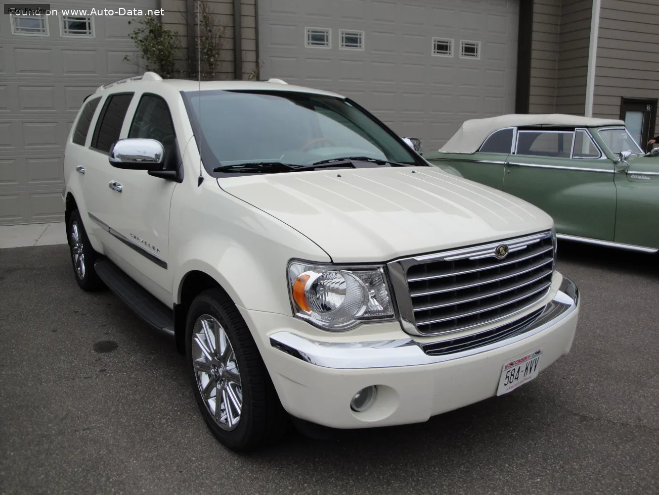 Chrysler Aspen Aspen 5.7 i V8 16V (376 лс) 4WD Automatic 2008 - 2009