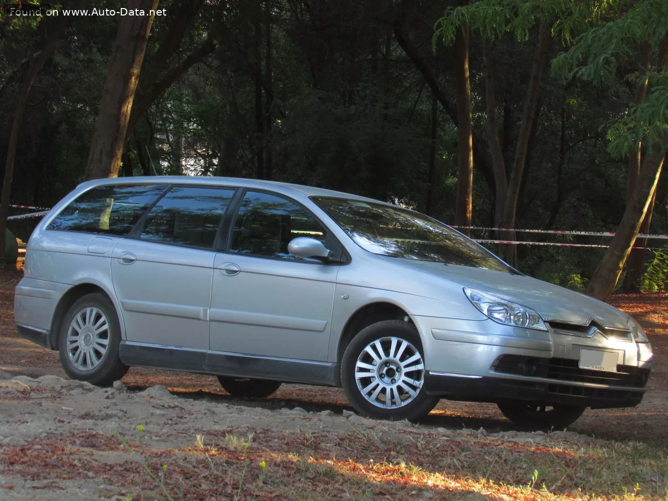 Citroen C5 C5 I Break (Phase II, 2004) 2.0i 16V (140 лс) Automatic 2004 - 2008 — фото 3