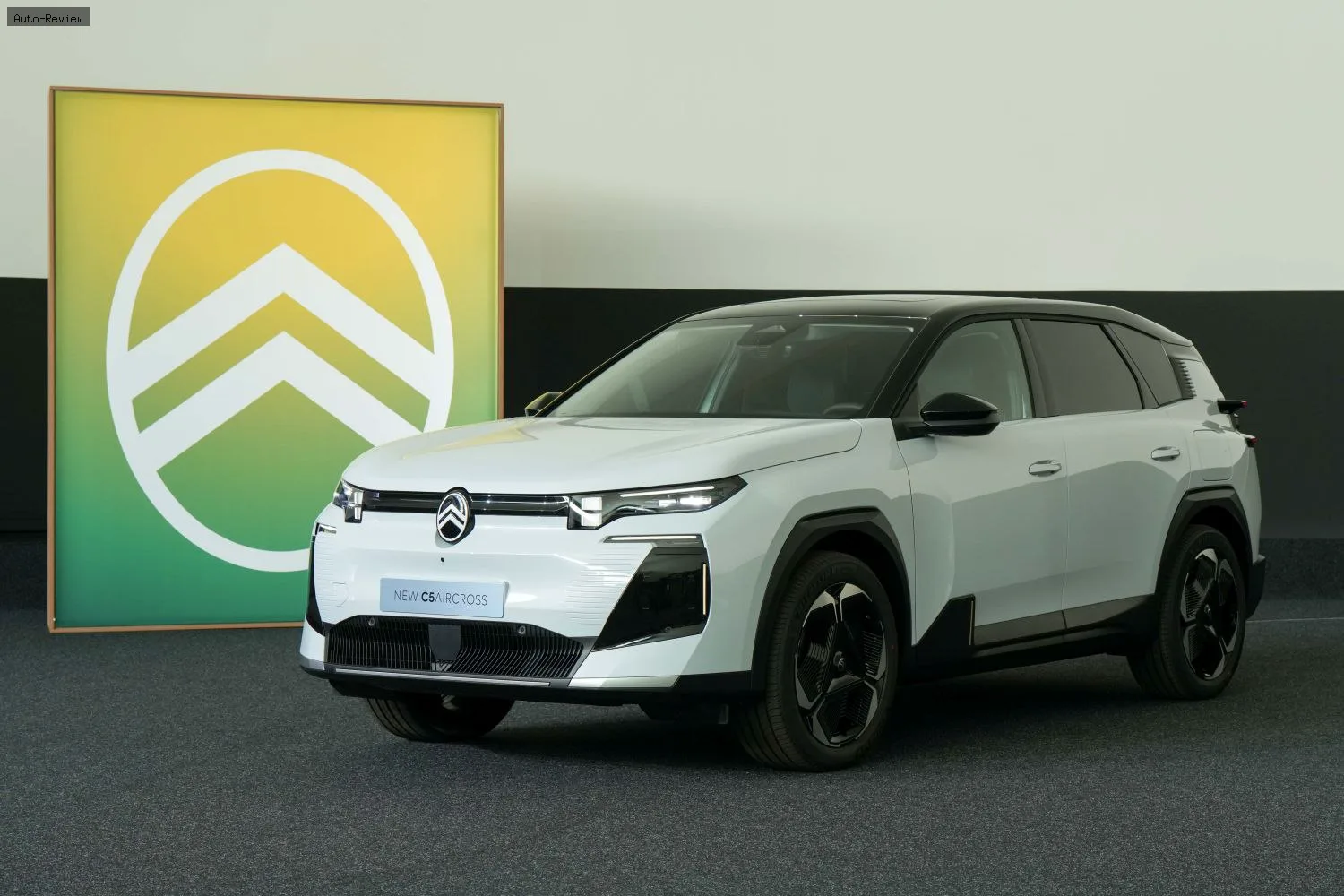Citroen C5 Aircross C5 Aircross II (Phase I, 2025) 1.6 (195 лс) Plug-in Hybrid e-DCS 2025 -