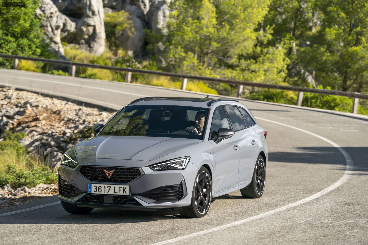 Cupra Leon Leon Sportstourer 2.0 TSI (300 лс) DSG 2021 - 2024
