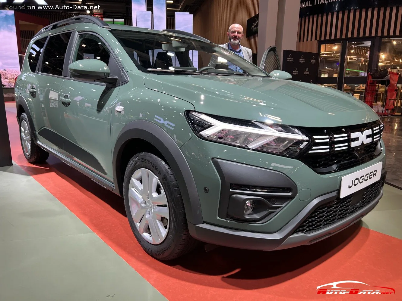 Dacia Jogger Jogger (facelift 2022) 1.0 TCe (110 лс) 2022 - 2025 — фото 3