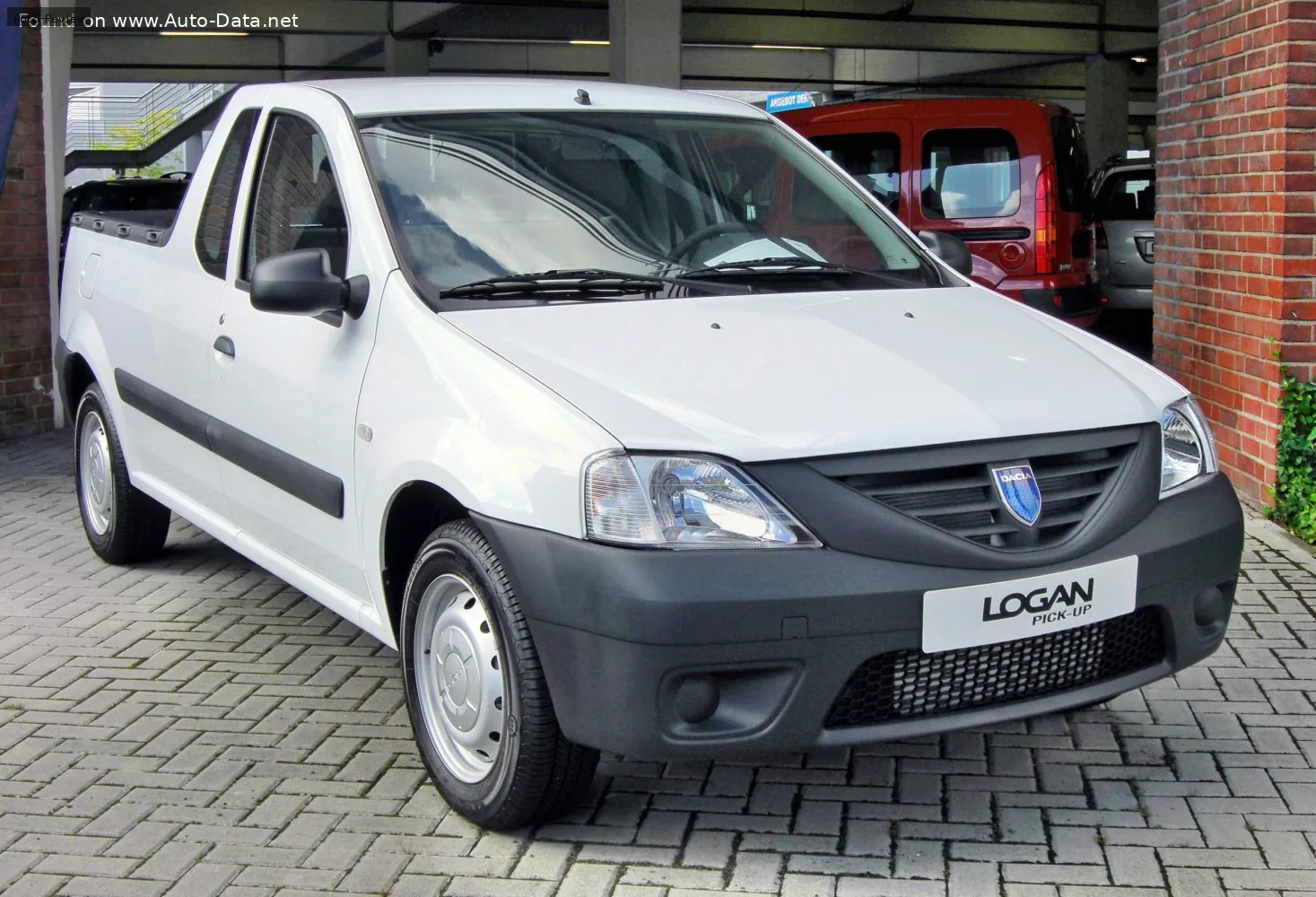 Dacia Logan Logan I Pick-up 1.6 MPI (84 лс) 2010 - 2012