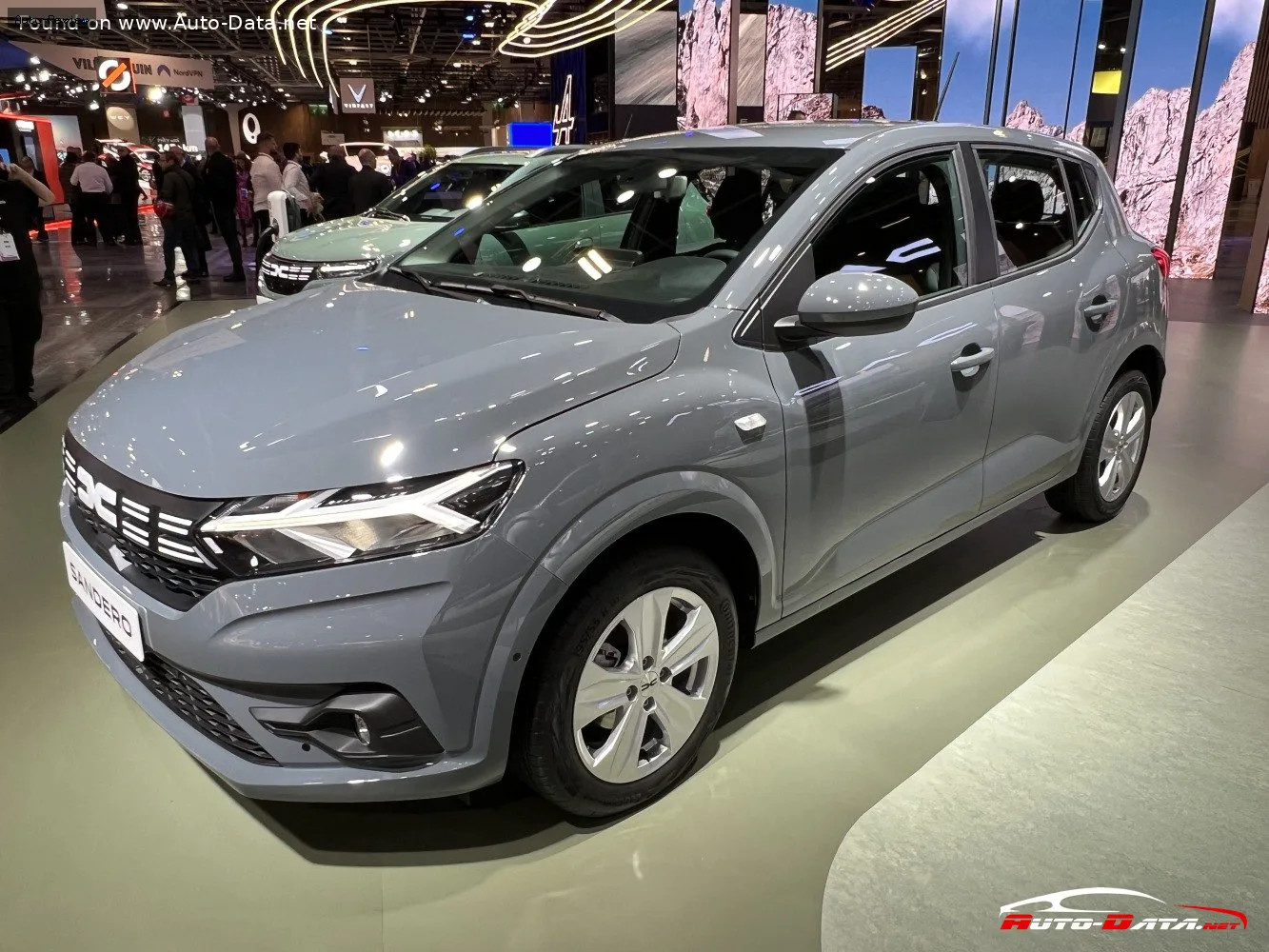 Dacia Sandero Sandero III (facelift 2022) 1.0 SCe 65 (67 лс) 2022 - 2025