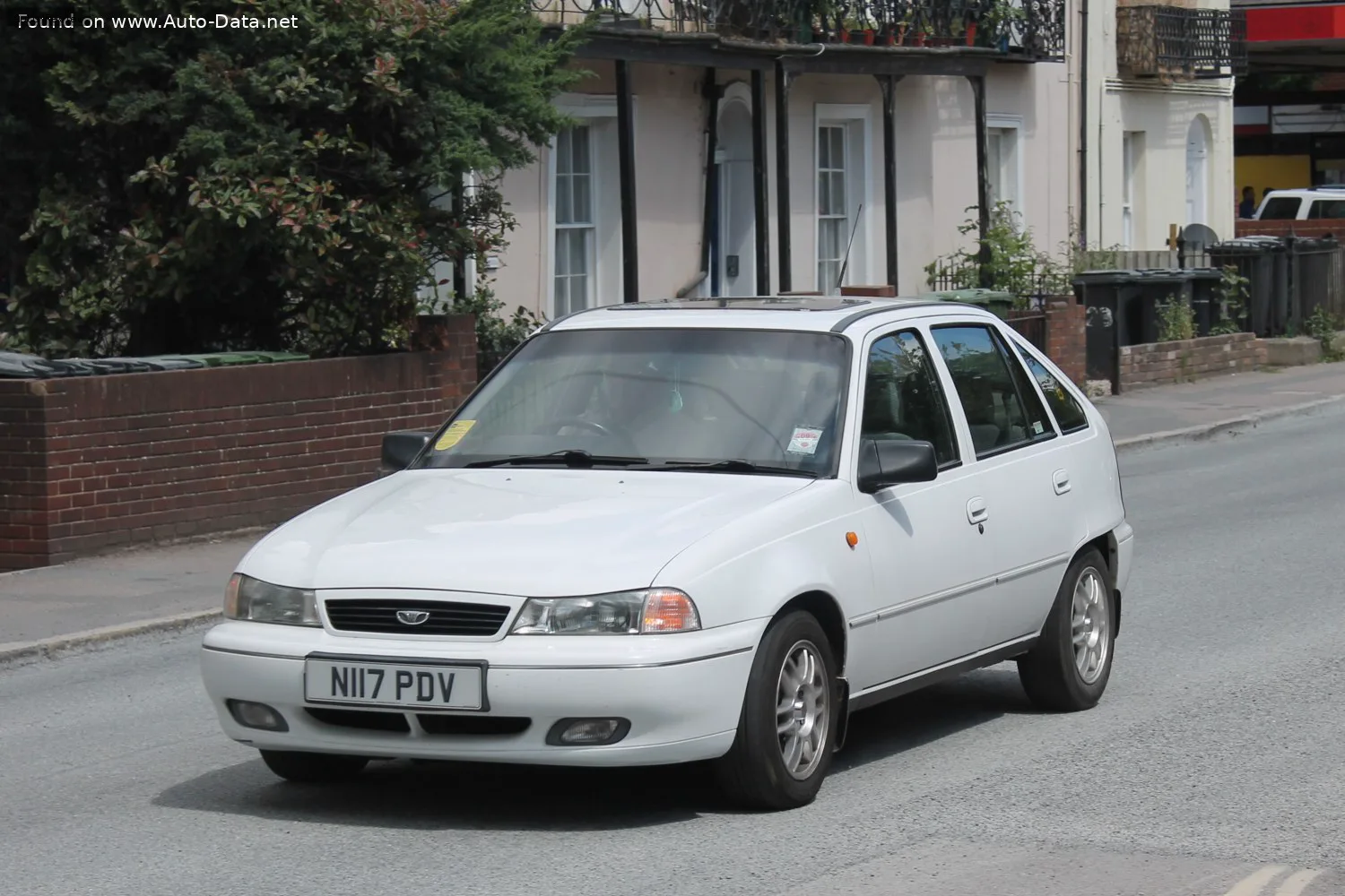 Daewoo Nexia Nexia Hatchback (KLETN) 1.5 i (75 лс) Automatic 1995 - 1997