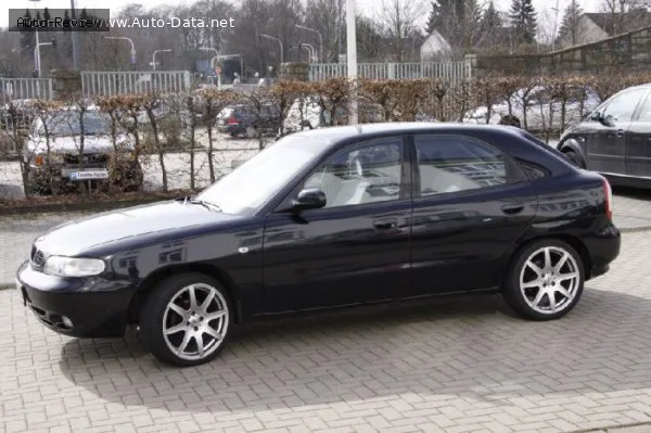 Daewoo Nubira Nubira Hatchback (KLAJ) 2.0 16V (133 лс) Automatic 1997 - 2001 — фото 3