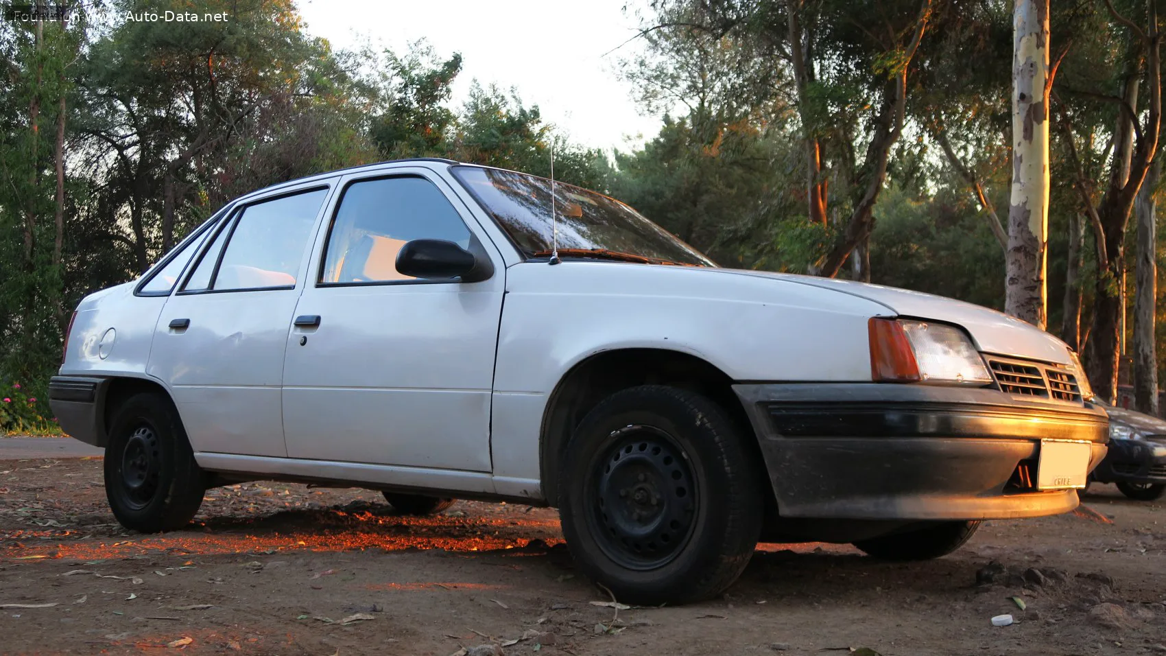 Daewoo Racer Racer Sedan 1.5 i (75 лс) 1993 - 1995