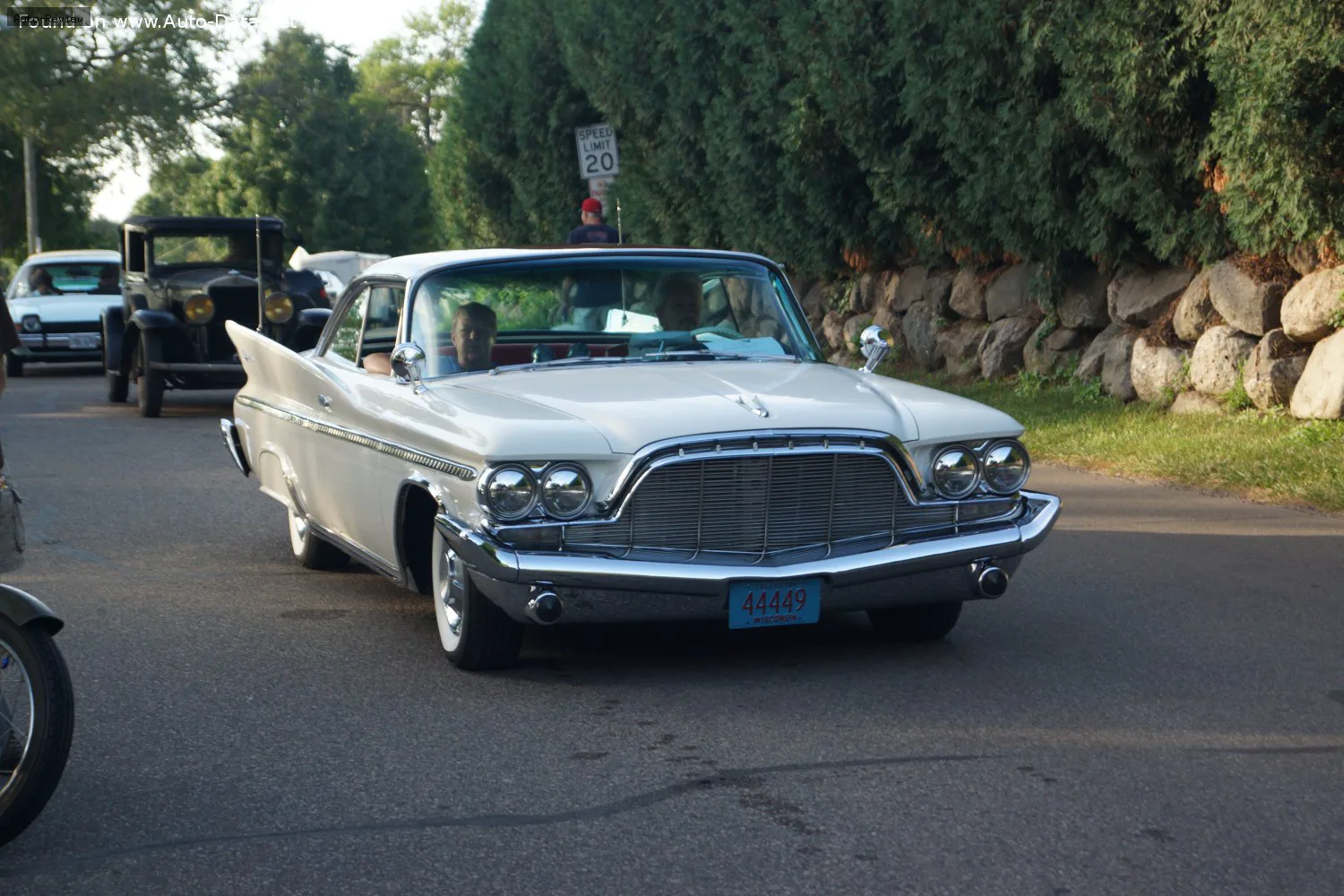 DeSoto Adventurer Adventurer I 4-Door Sedan 6.3 V8 (305 лс) TorqueFlite 1959 - 1960