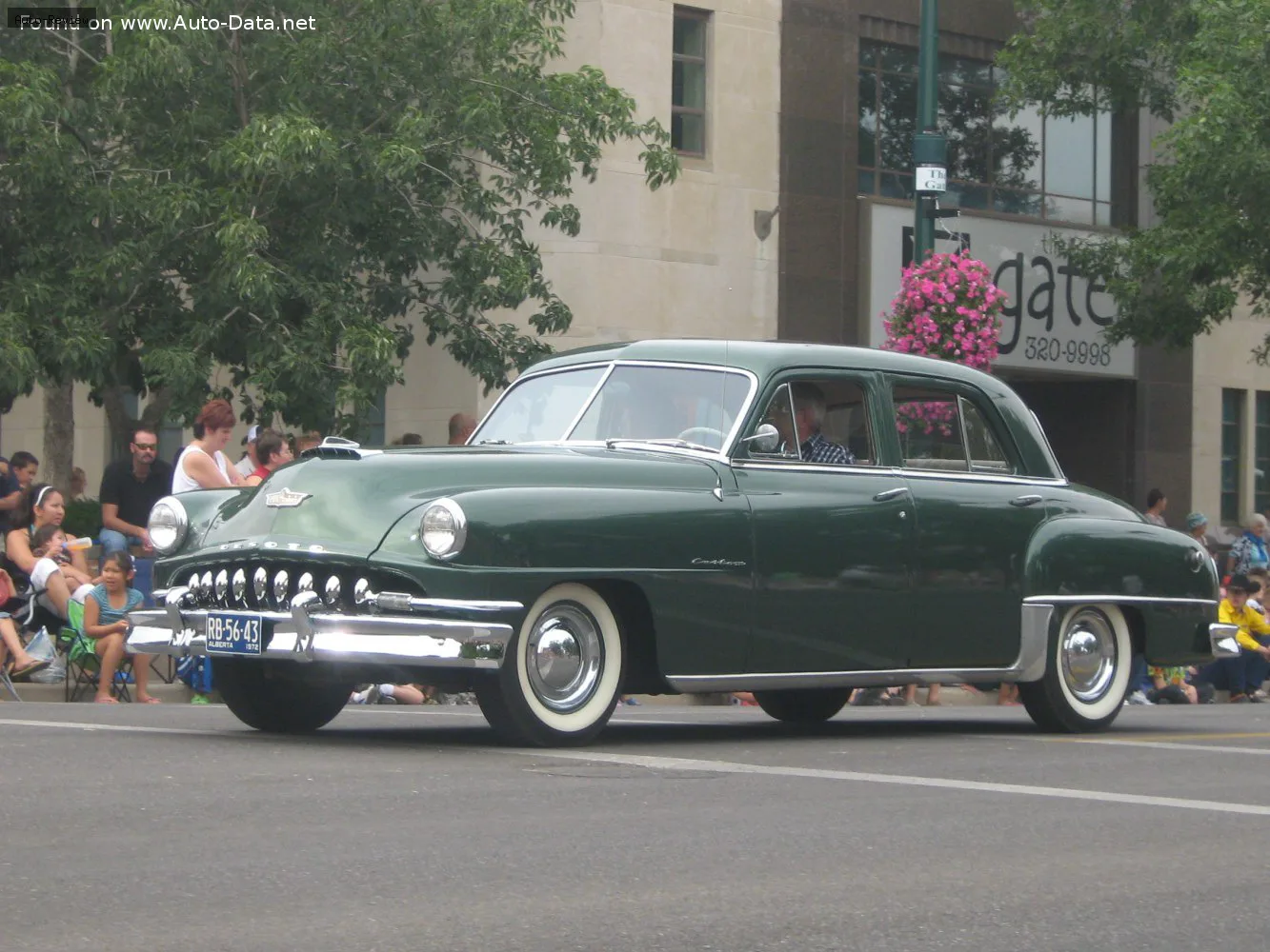 DeSoto Custom Custom II 4-Door Sedan 4.1 (116 лс) Tip-Toe Shift 1951 - 1952 — фото 3