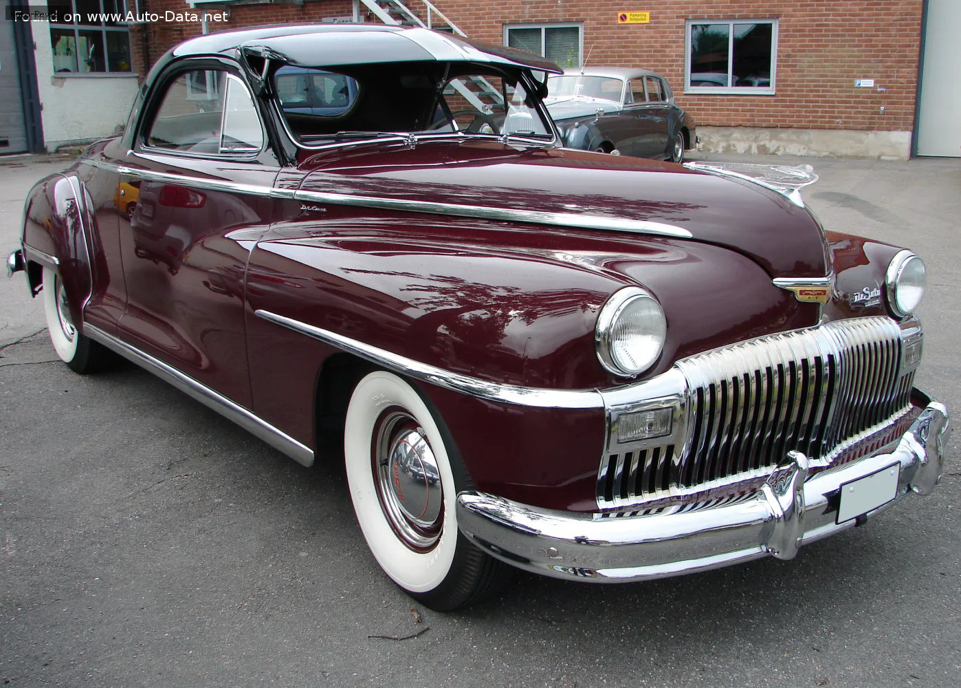 DeSoto Deluxe Deluxe 3-Passenger Coupe 3.9 (109 лс) Tip-Toe Shift 1946 - 1949