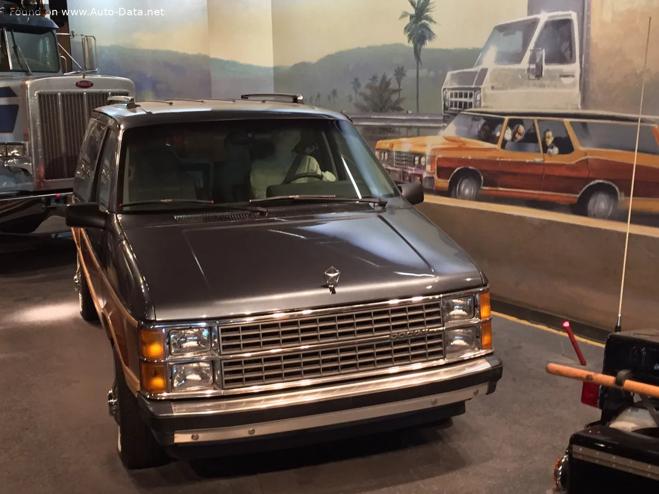 Dodge Caravan Caravan I 2.2L (84 лс) 1984 - 1987