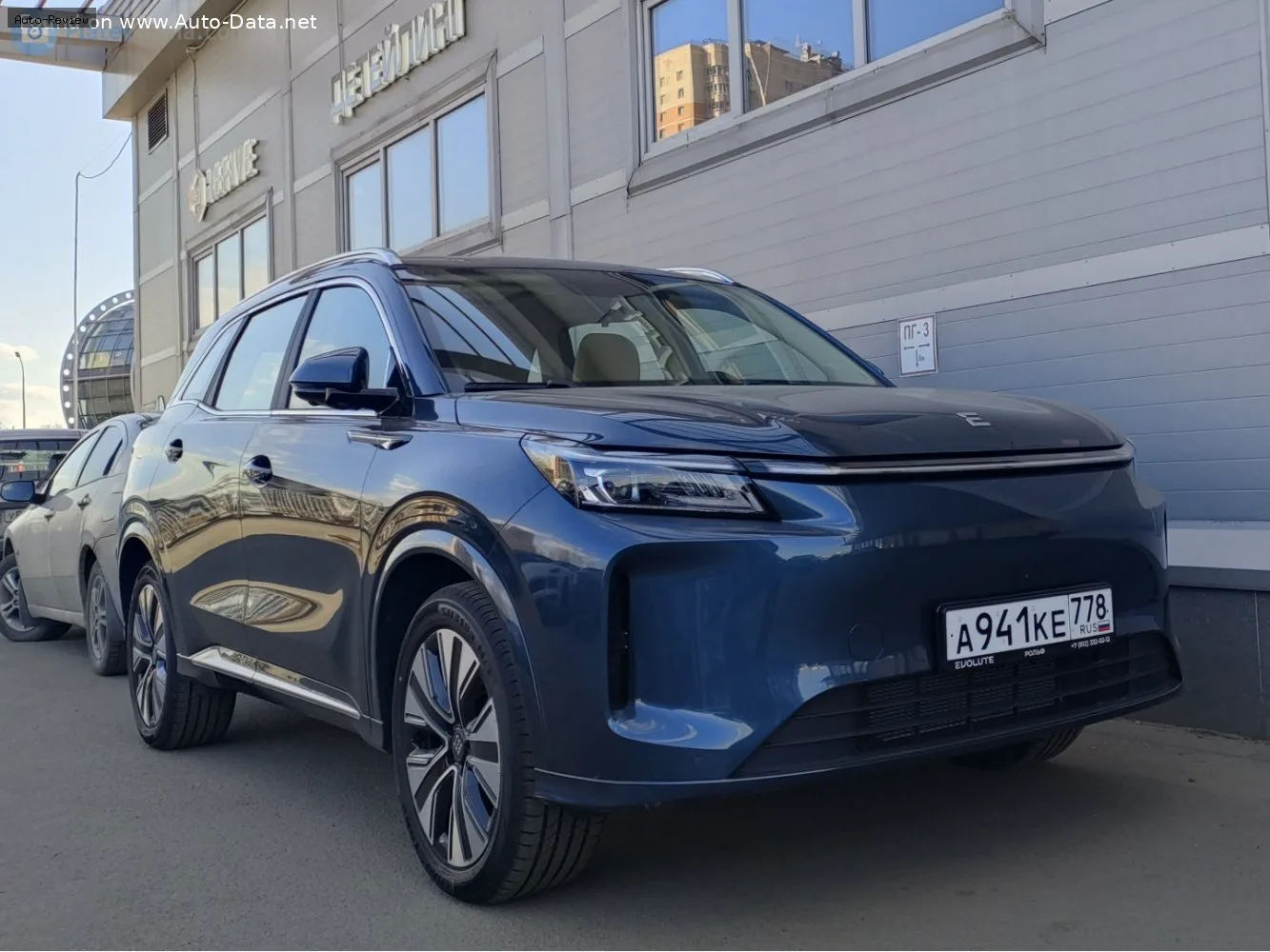 Evolute i-Space i-Space (facelift 2025) 1.5L (367 лс) Plug-in Hybrid AWD E-CVT 2025 -