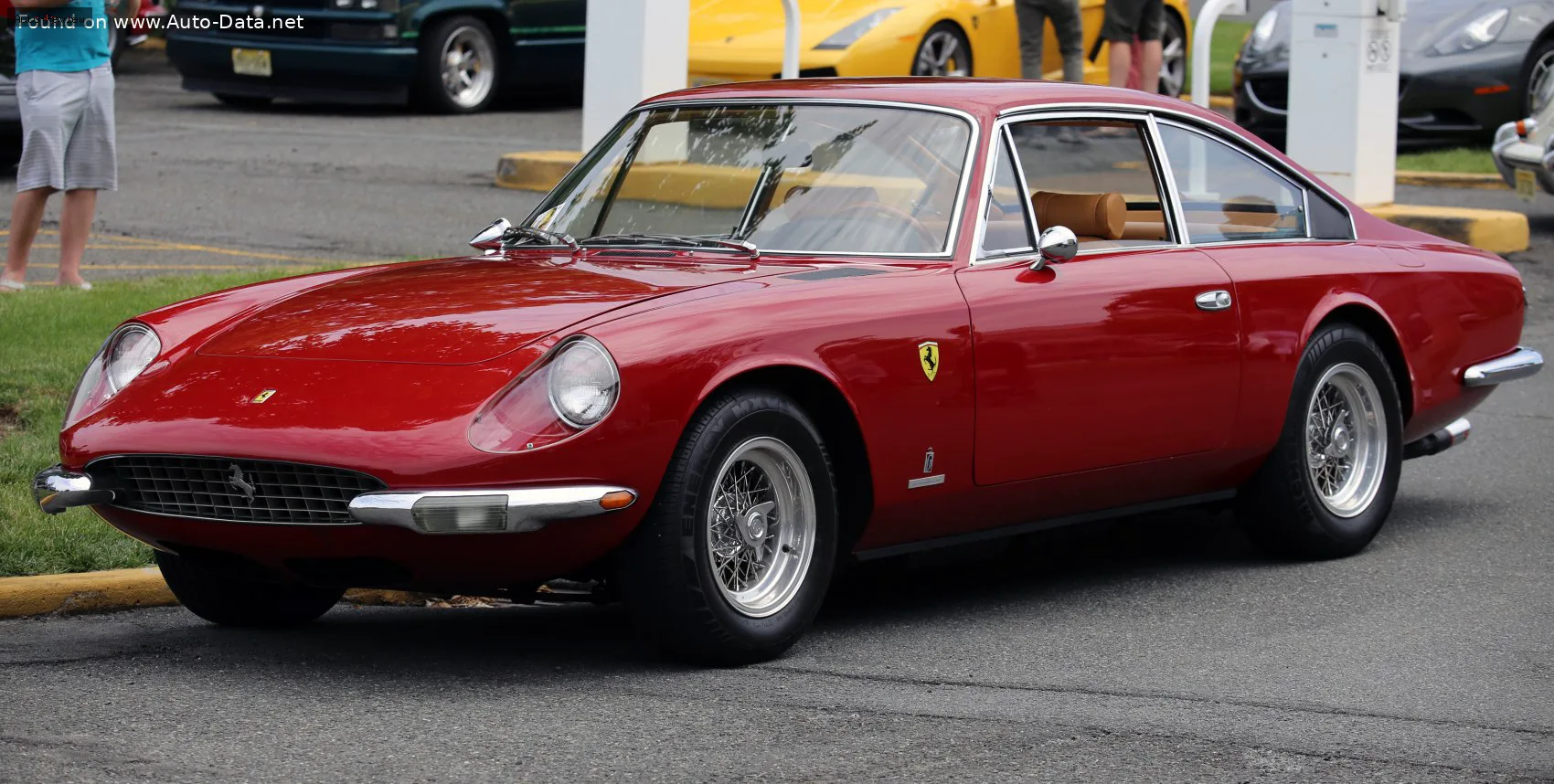 Ferrari 365 365 GT 2+2 4.4 V12 (320 лс) 1967 - 1971