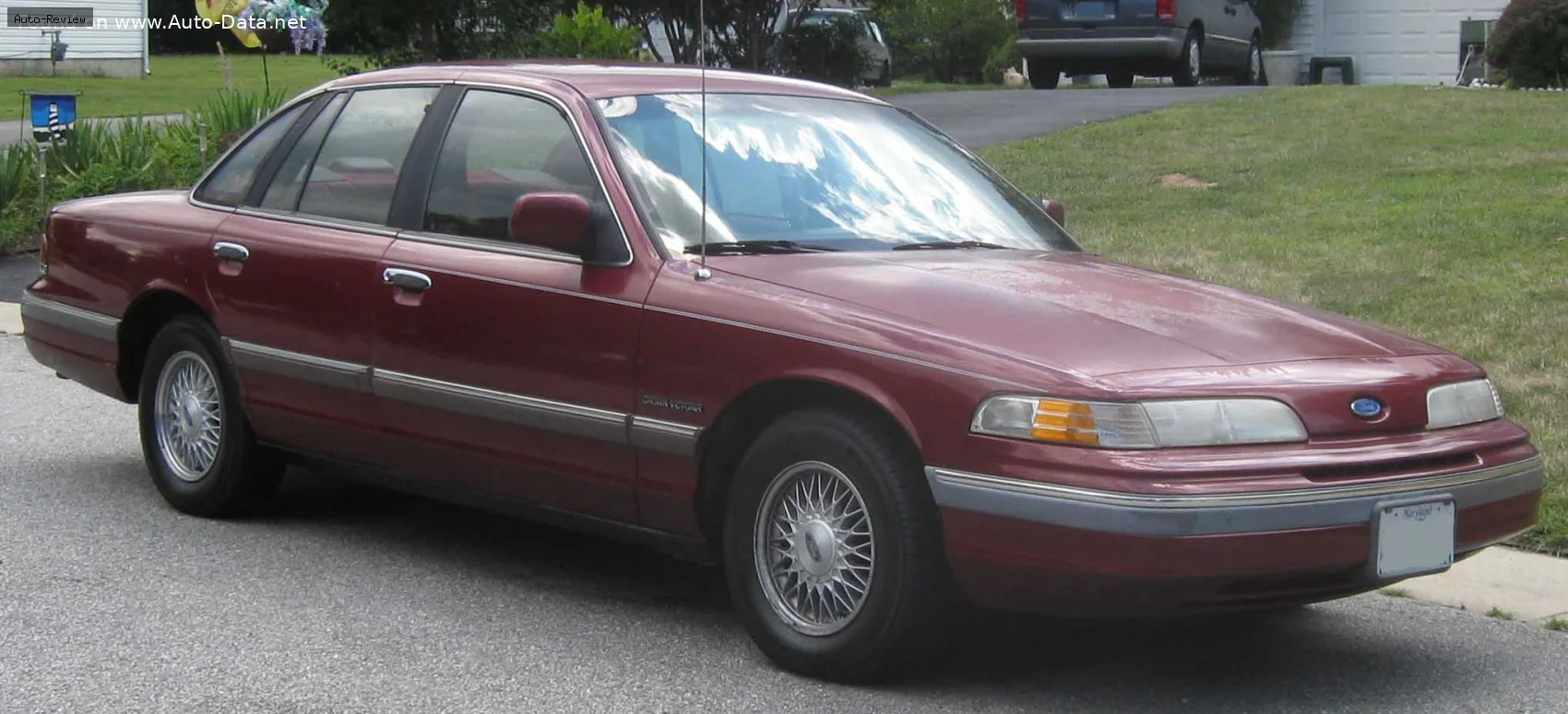 Ford Crown Victoria Crown Victoria II 4.6 V8 (193 лс) 1991 - 1999