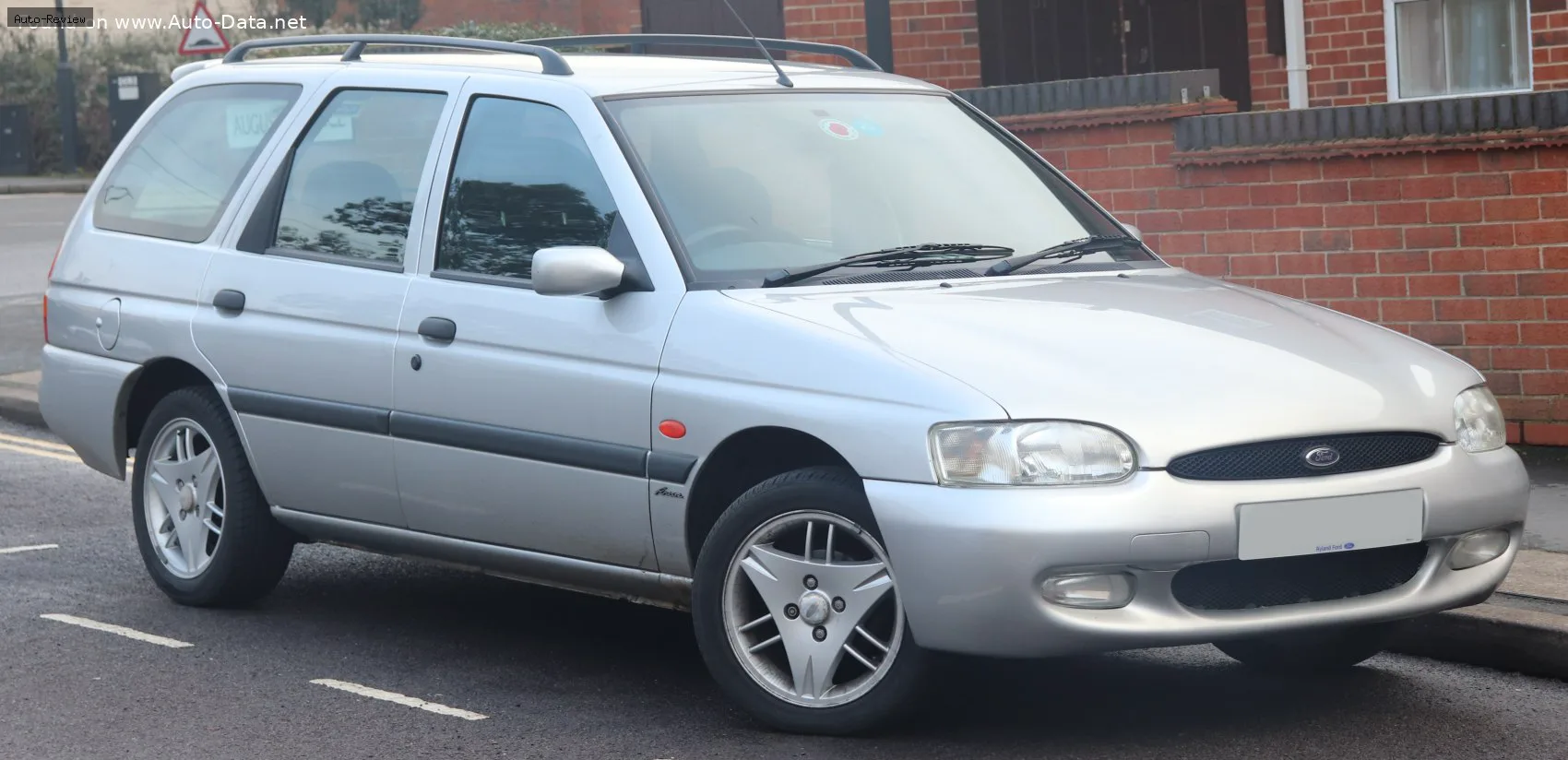 Ford Escort Escort VII (GAL,AAL,ABL) 1.8 i 16V (115 лс) 1995 - 1998 — фото 3