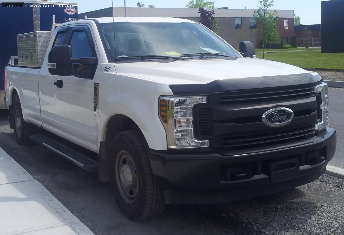 Ford F-250 Super Duty F-250 Super Duty IV Regular Cab Long box 6.7d V8 (450 лс) 4x4 Automatic 2017 - 2019 — фото 3