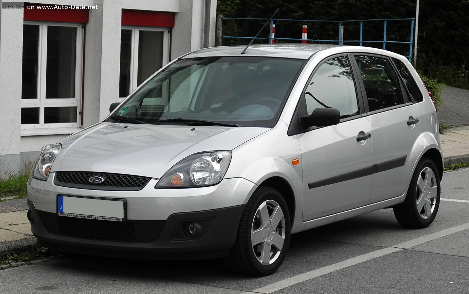 Ford Fiesta Fiesta VI (Mk6, facelift 2005) 3 door 1.4 Duratec (80 лс) Durashift EST 2005 - 2008