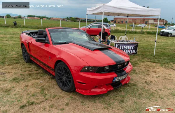 Ford Mustang Mustang V Convertible (facelift 2009) 3.7 V6 (305 лс) Automatic 2010 - 2012 — фото 2