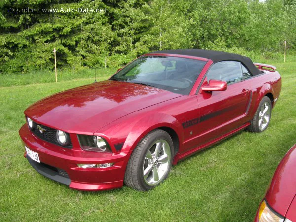 Ford Mustang Mustang V Convertible 4.6 i V8 24V (304 лс) 2005 - 2009 — фото 2