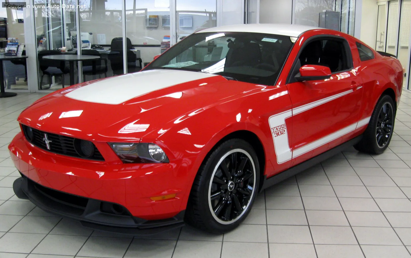Ford Mustang Mustang V (facelift 2009) Boss 302 5.0 V8 (444 лс) 2011 - 2012 — фото 3