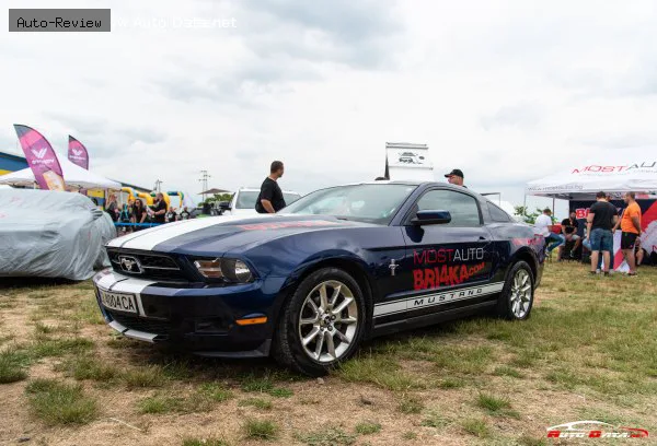 Ford Mustang Mustang V Convertible (facelift 2009) GT 5.0 V8 (412 лс) Automatic 2010 - 2012 — фото 4