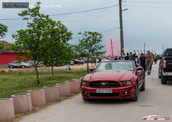Ford Mustang Mustang V (facelift 2012) GT 5.0 V8 (420 лс) 2012 - 2014 — фото 2