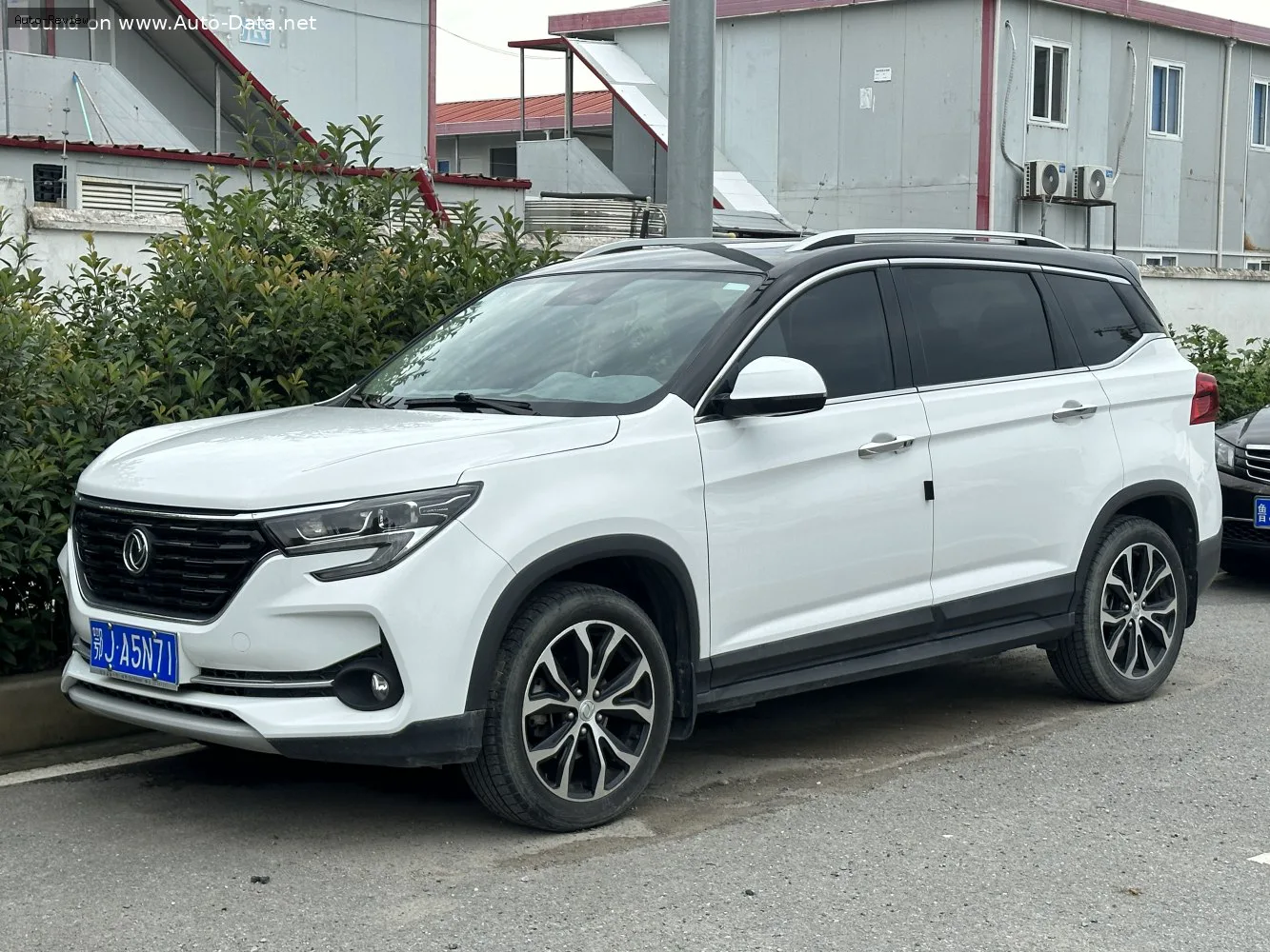 Forthing T5 T5 (facelift 2019) 1.5T (156 лс) Automatic 2019 -
