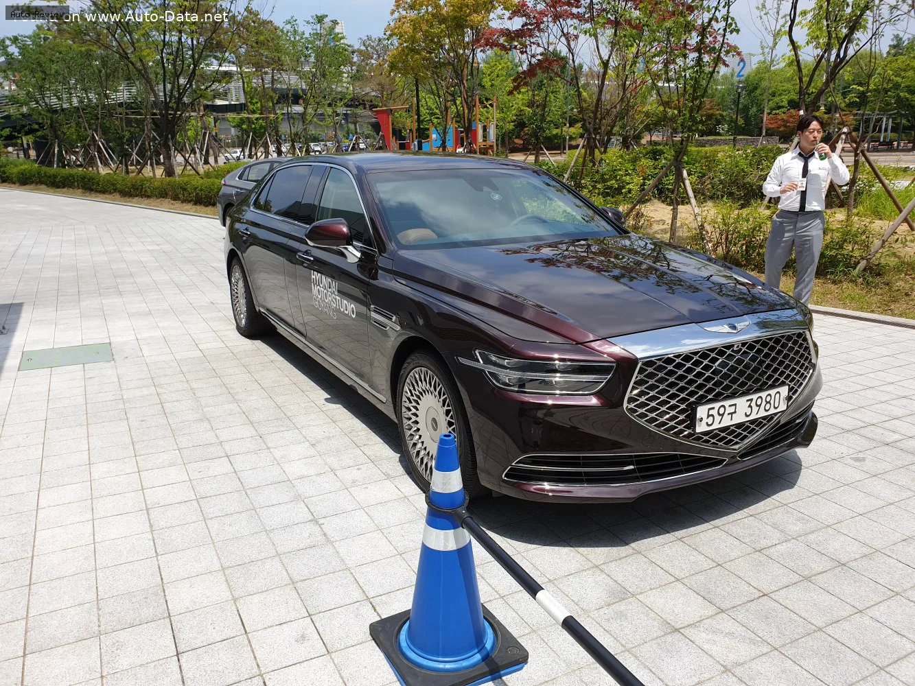Genesis G90/EQ900 G90 I (facelift 2018) 5.0 GDi V8 (425 лс) AWD Automatic 2018 - 2021