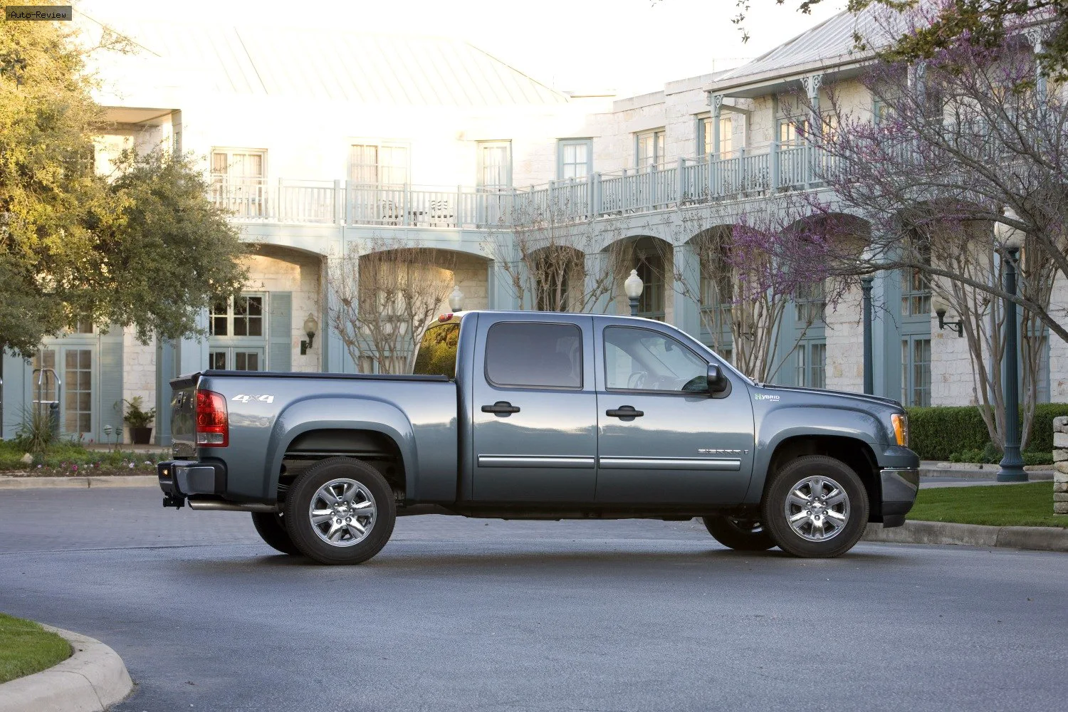 GMC Sierra 1500 Sierra 1500 III (GMT900) Crew Cab Short Box 6.0 Vortec V8 (332 лс) 4WD Hybrid Automatic 2010 - 2013