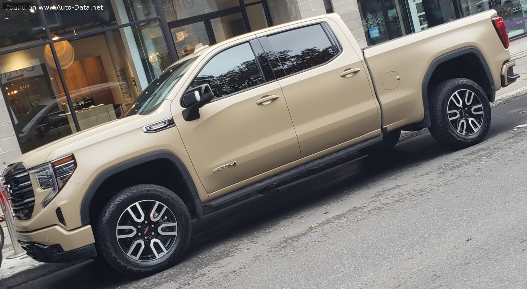 GMC Sierra 1500 Sierra 1500 V (GMTT1XX, facelift 2022) Crew Cab Standard Box 6.2 V8 (420 лс) 4WD Automatic 2022 -