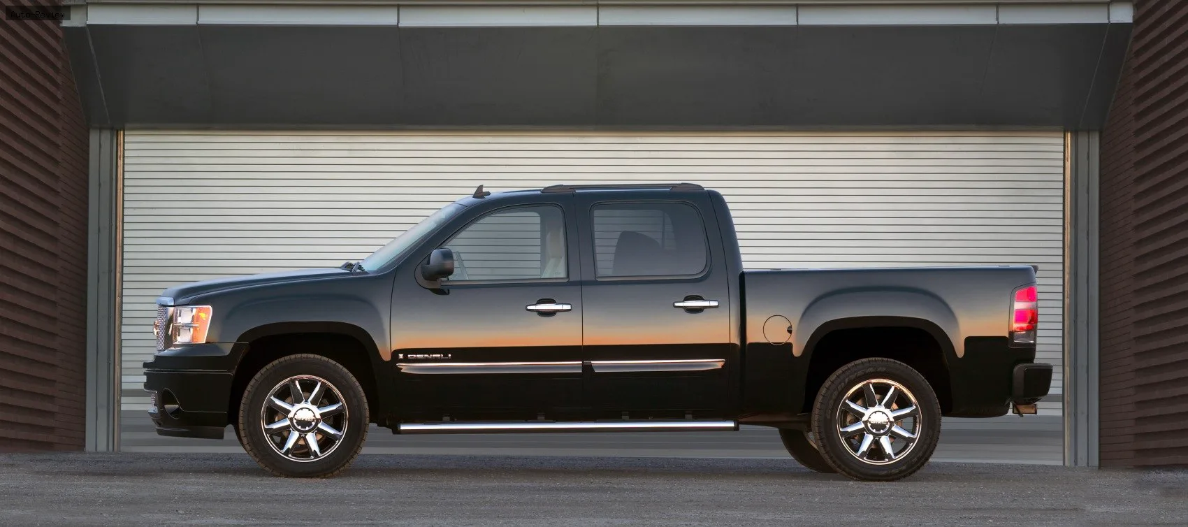GMC Sierra 1500 Sierra 1500 III (GMT900) Crew Cab Short Box Denali 6.2 Vortec V8 (403 лс) AWD Automatic FlexFuel 2009 - 2013