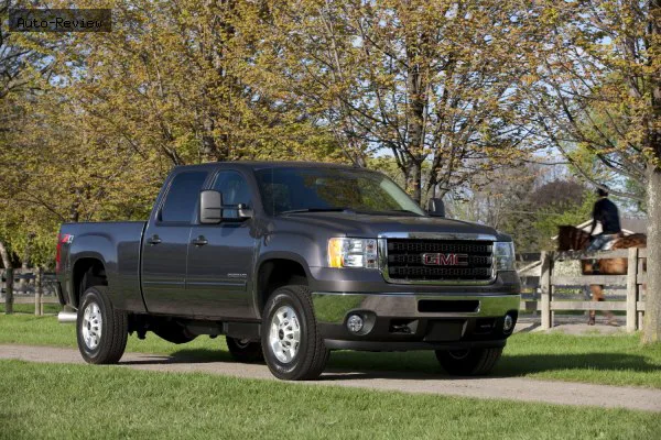 GMC Sierra 2500HD Sierra 2500HD III (GMT900, facelift 2011) Crew Cab Standard Box 6.6 Duramax TD V8 (397 лс) 4WD Automatic 2011 - 2014 — фото 2