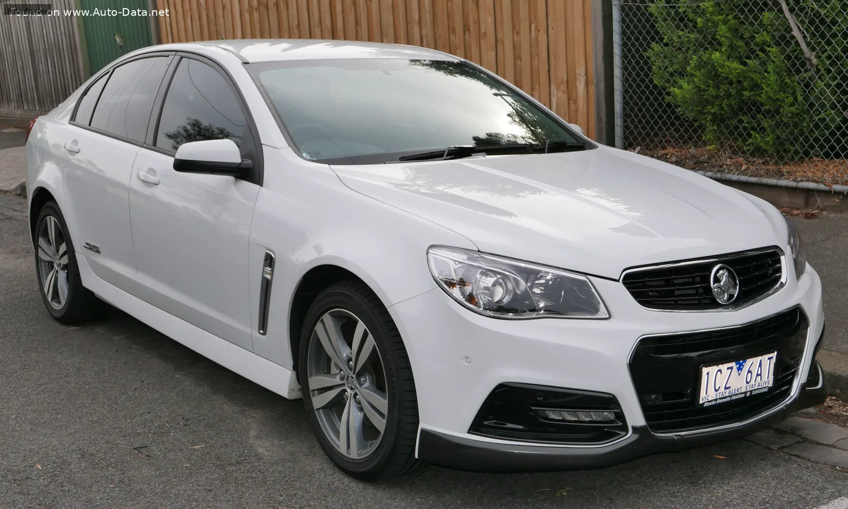 Holden Commodore Commodore Sedan IV (VF) 3.0 SIDI V6 (252 лс) Flex Fuel Automatic 2013 - 2014 — фото 3