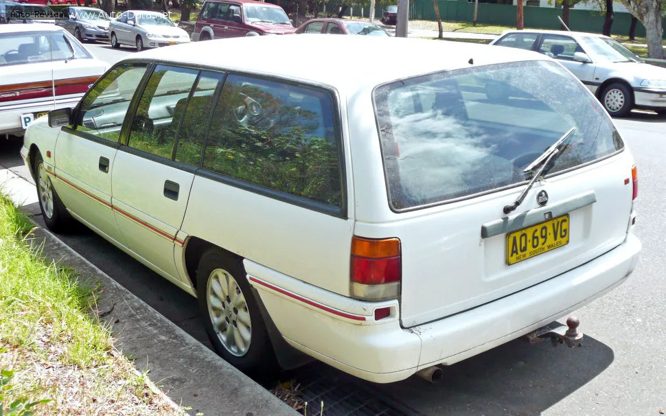 Holden Commodore Commodore Wagon 3.8i V6 Acclaim (177 лс) 1993 - 1997