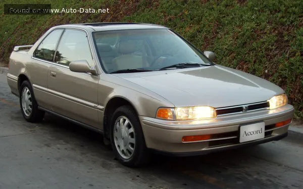 Honda Accord Accord IV Coupe (CC1) 2.0 i 16V (150 лс) 1991 - 1993 — фото 4