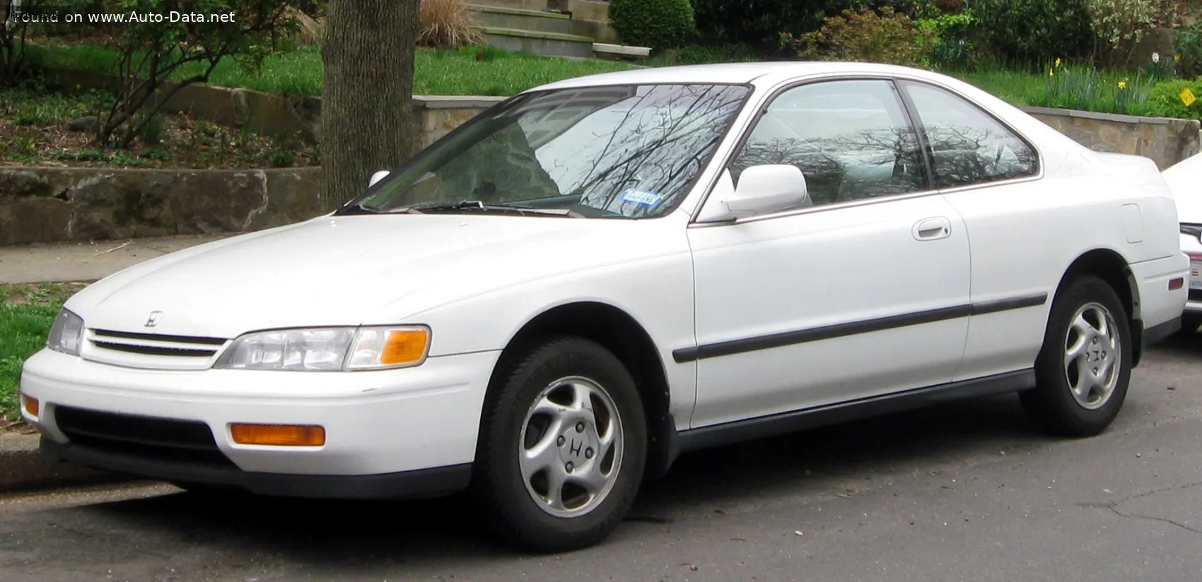 Honda Accord Accord V Coupe (CD7) 2.2i ES (150 лс) 1993 - 1998 — фото 3