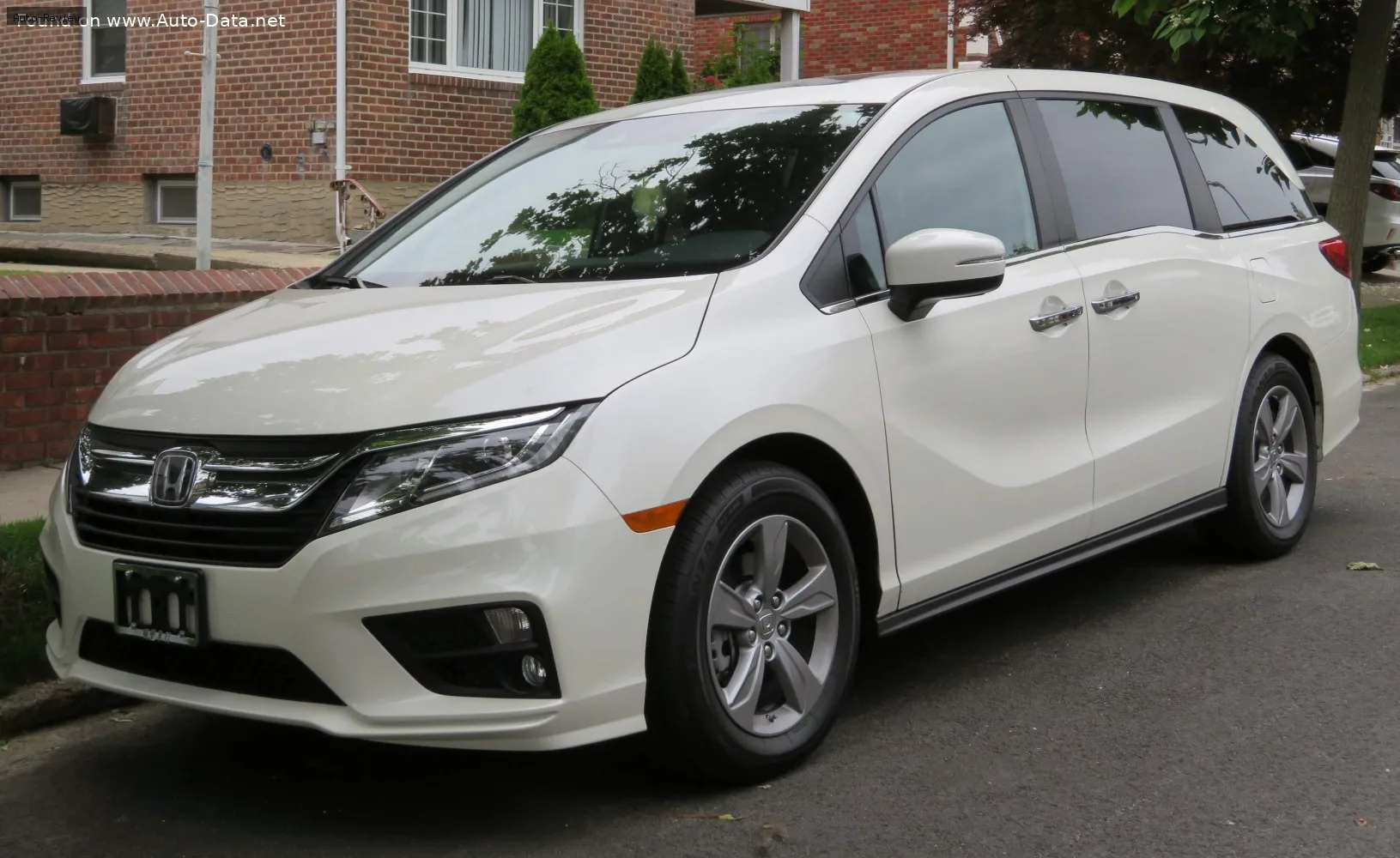 Honda Odyssey Odyssey V 3.5 V6 (280 лс) Automatic 9-speed 2018 - 2020