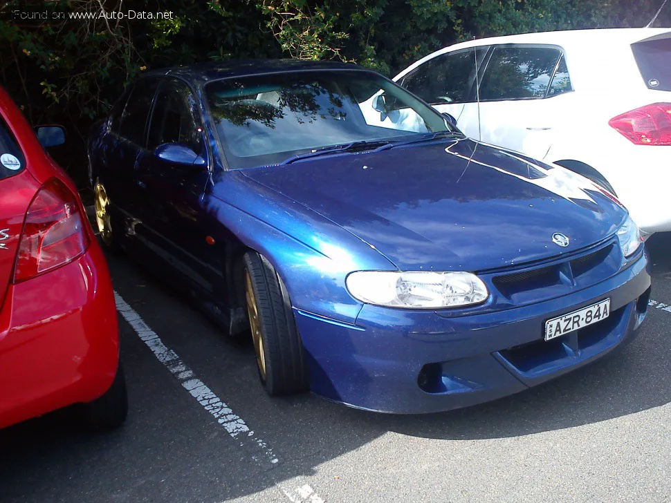 HSV Clubsport Clubsport (VT) R8 5.7 V8 (340 лс) 1999 - 2000