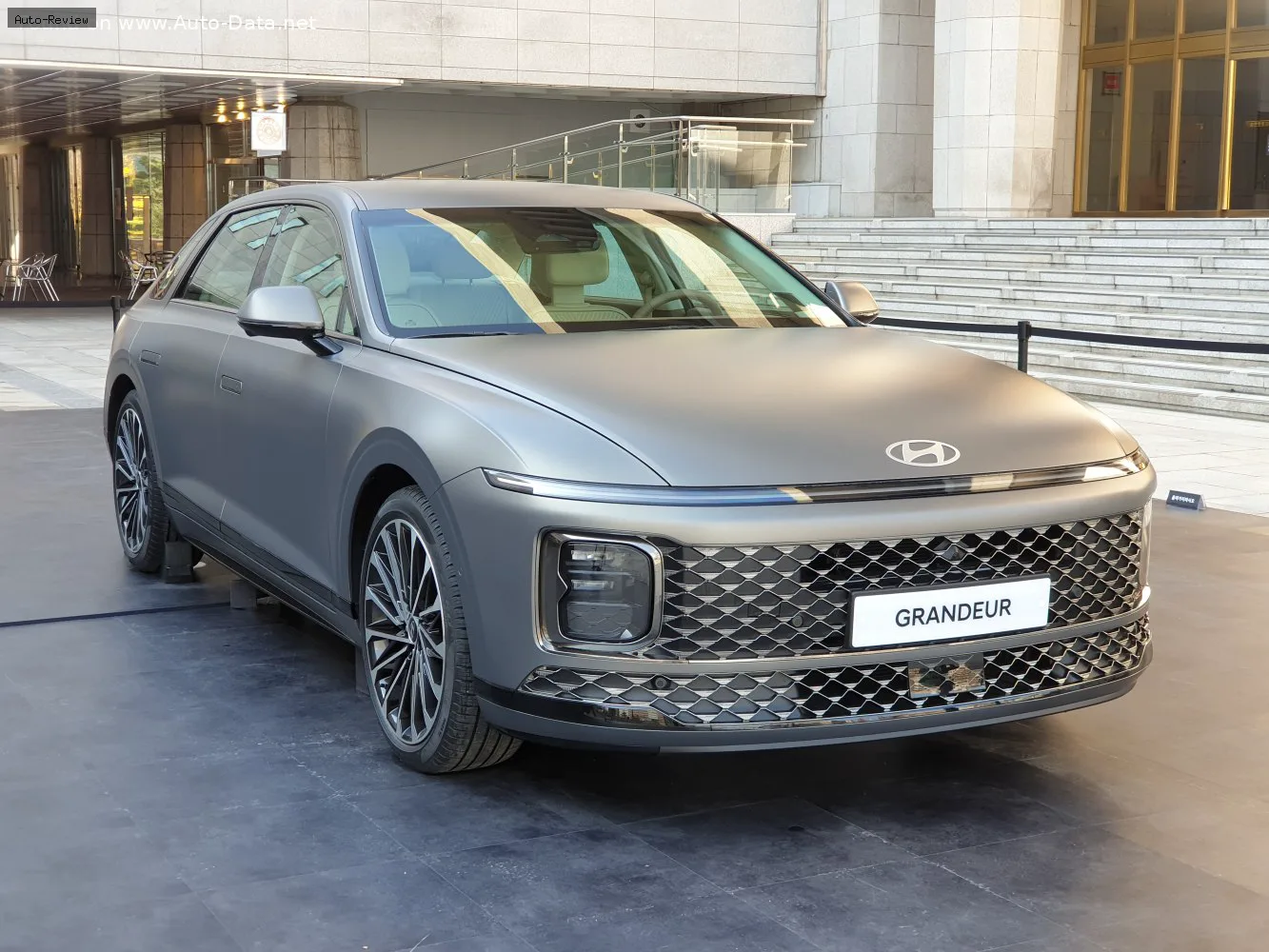 Hyundai Grandeur/Azera Grandeur/Azera VII (GN7) 1.6 T-GDi (230 лс) Hybrid Automatic 2022 -