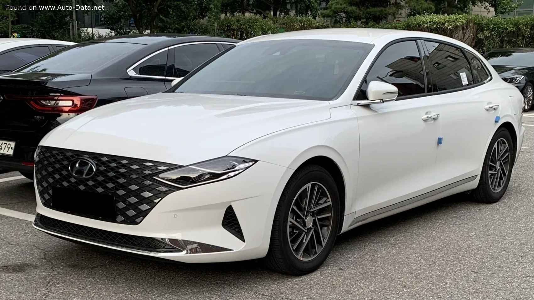 Hyundai Grandeur/Azera Grandeur/Azera VI (IG, facelift 2019) 2.4 Theta II MPi (200 лс) Hybrid Automatic 2019 - 2022
