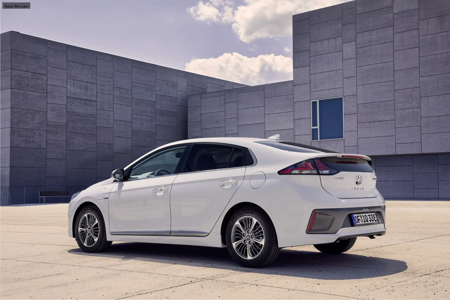 Hyundai IONIQ IONIQ (facelift 2019) 1.6 GDI (141 лс) Plug-in Hybrid DCT 2019 -