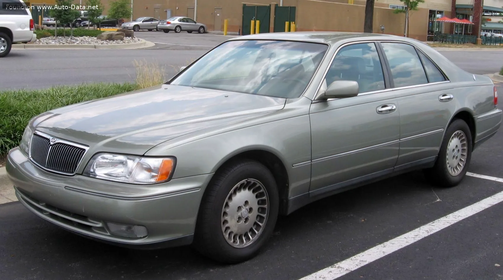 Infiniti Q45 Q45 II 4.1 i V8 32 (269 лс) 1996 - 2001