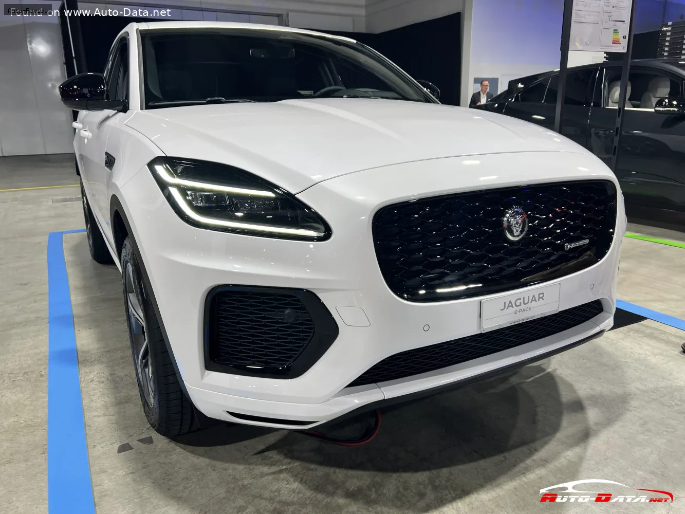 Jaguar E-Pace E-Pace (facelift 2020) 1.5i P300e (309 лс) Plug-in Hybrid AWD Automatic 2020 - 2023
