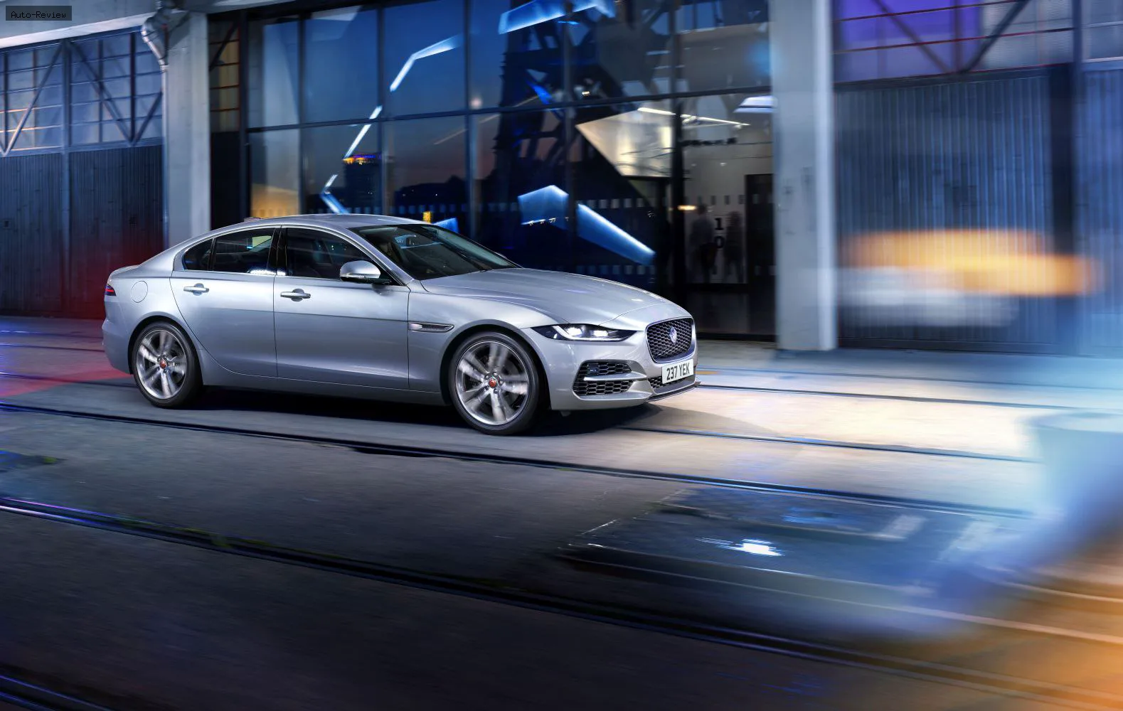 Jaguar XE XE (X760, facelift 2020) 2.0i (250 лс) Automatic 2020 - 2024