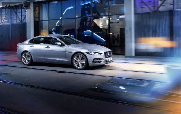 Jaguar XE XE (X760, facelift 2020) 2.0i (250 лс) Automatic 2020 - 2024 — фото 2
