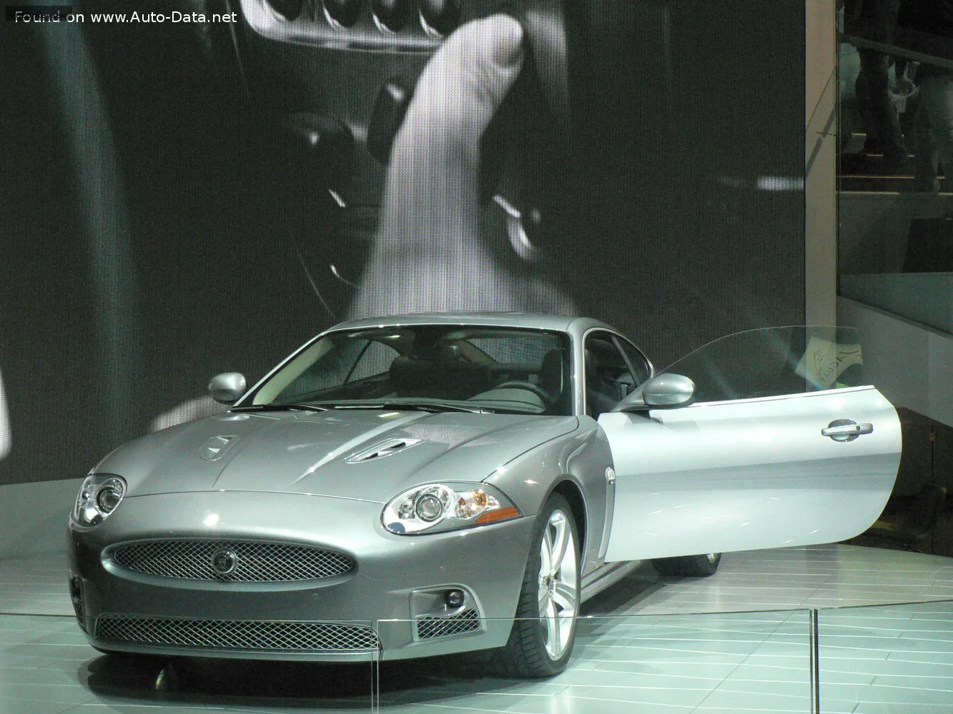 Jaguar XK XK Coupe (X150) R 4.2 V8 (416 лс) Automatic 2006 - 2009 — фото 3