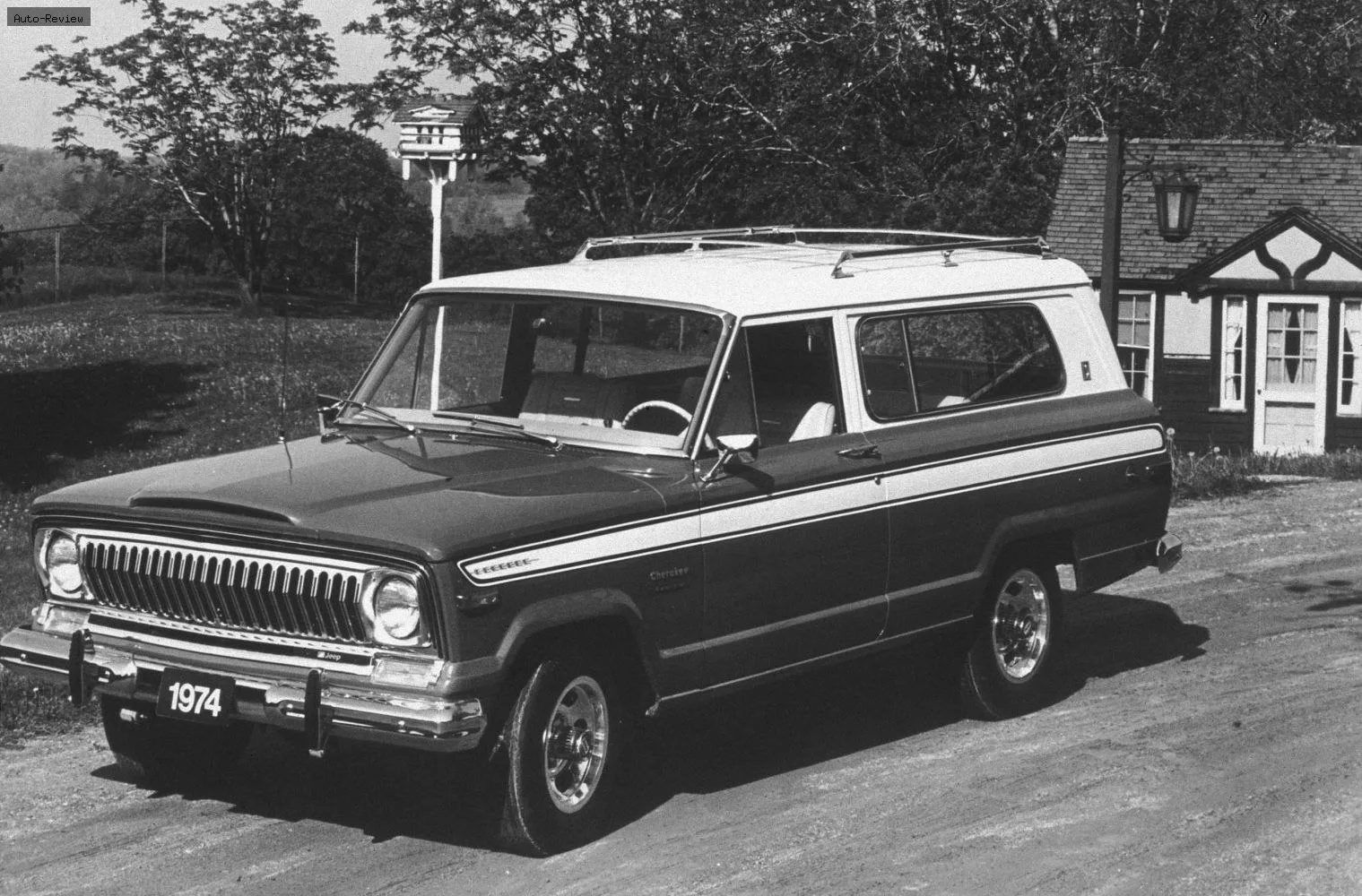 Jeep Cherokee Cherokee I (SJ) 3-door 5.9 V8 (133 лс) 4WD Automatic 1978 - 1979